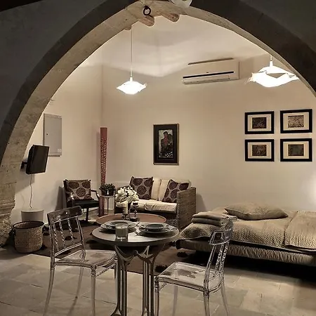 Ipio Suites Vouni