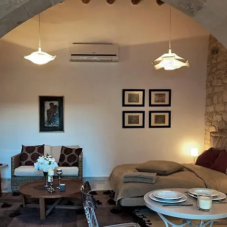 Ipio Suites *