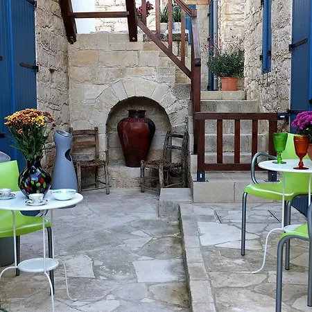 Ipio Suites Vouni