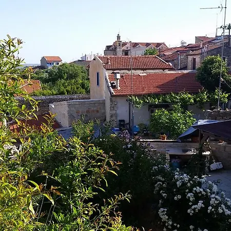 Ipio Suites Vouni
