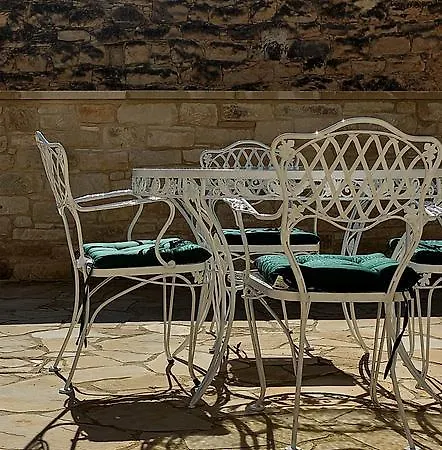 Ipio Suites Country house